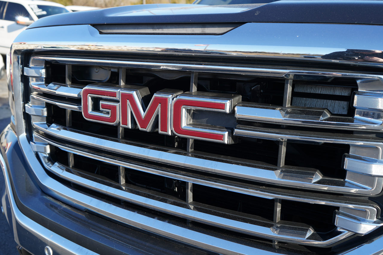 GMC Sierra 1500 4WD Crew Cab 143.5" SLT 2018