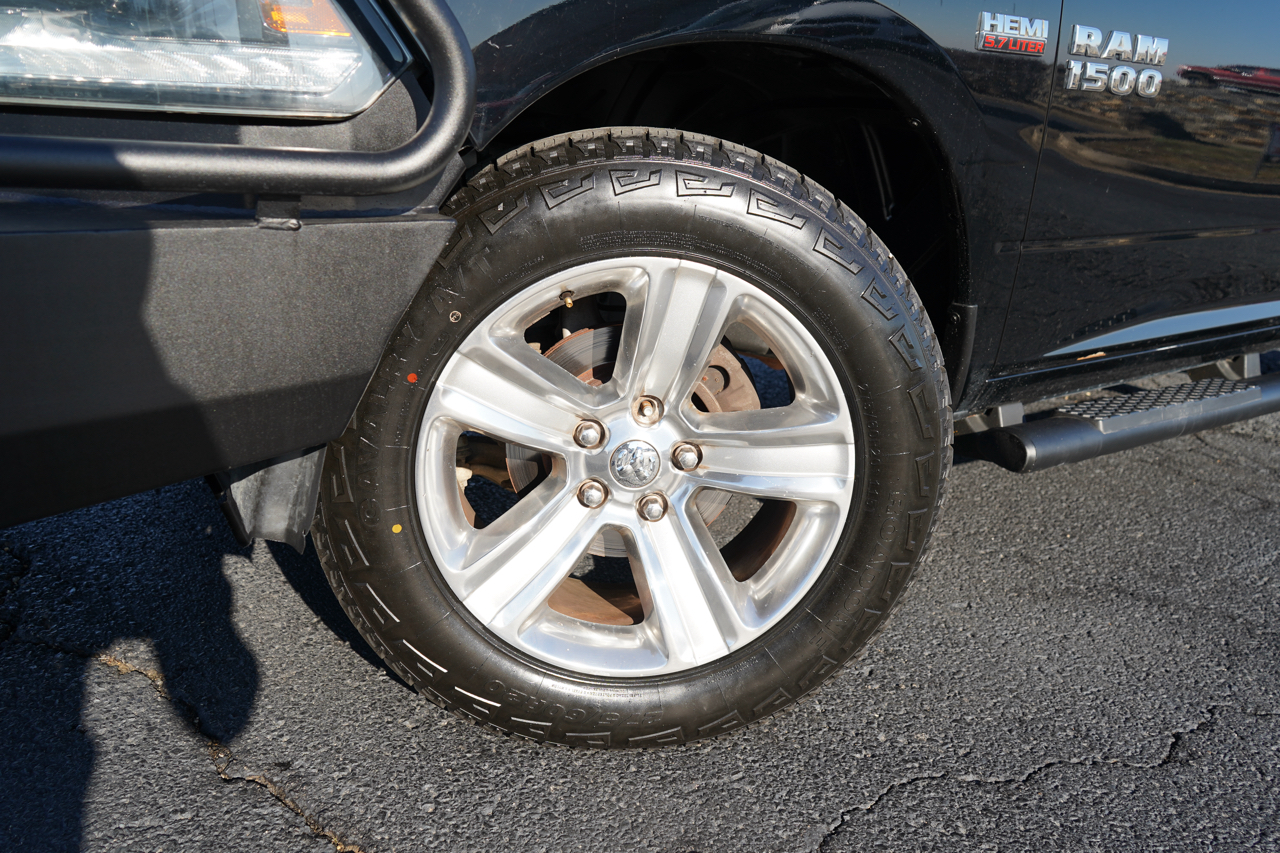 RAM 1500 4WD Crew Cab 140.5" Sport 2014