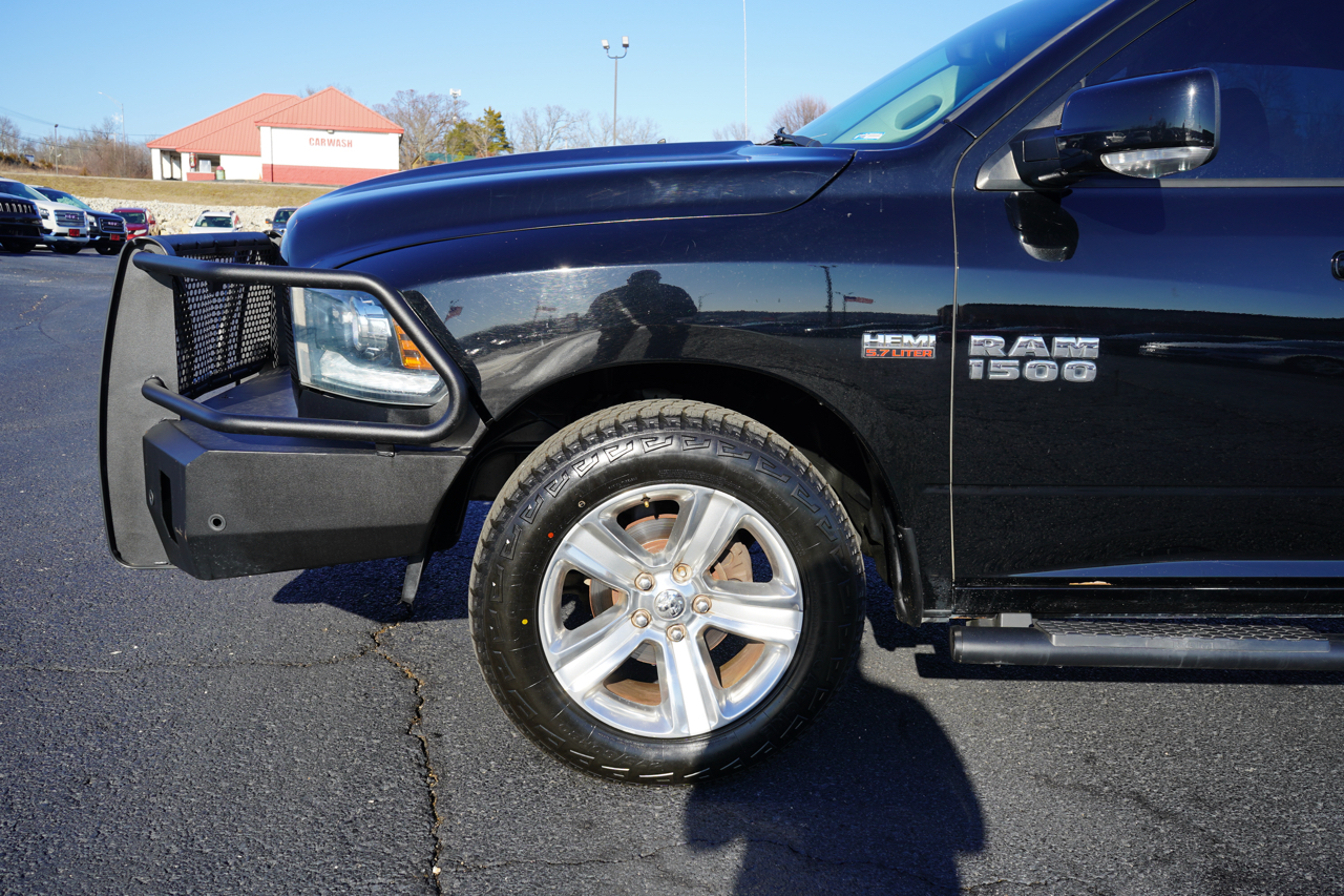 RAM 1500 4WD Crew Cab 140.5" Sport 2014
