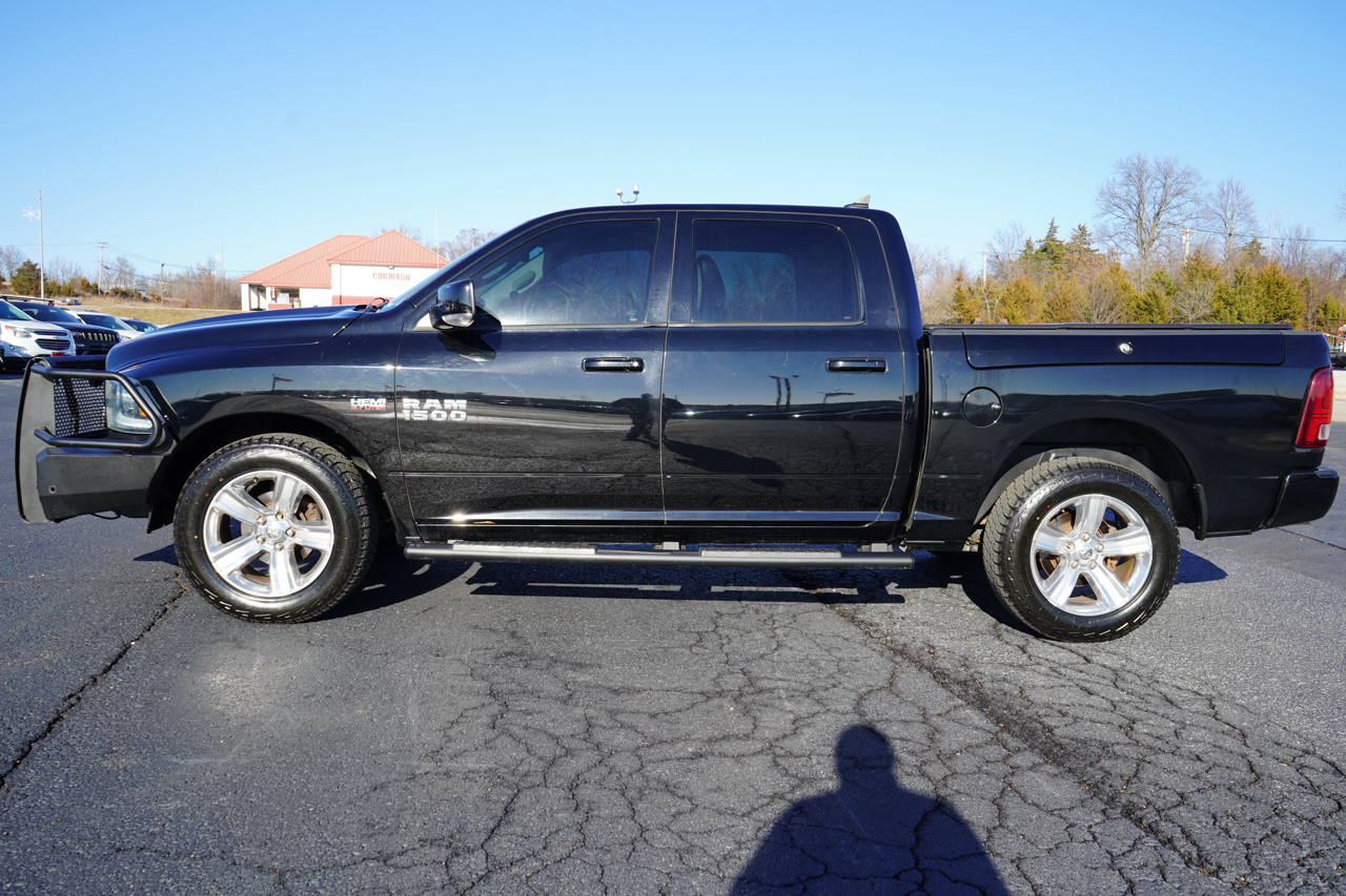 RAM 1500 4WD Crew Cab 140.5" Sport 2014