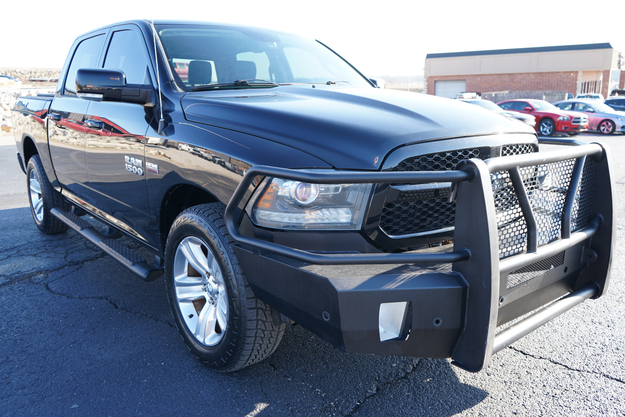 RAM 1500 4WD Crew Cab 140.5" Sport 2014