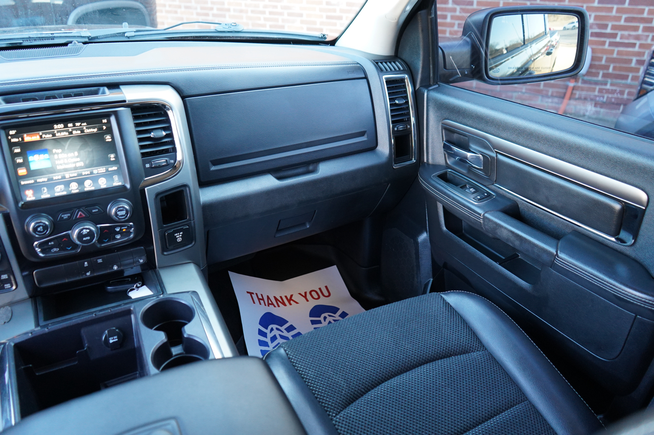 RAM 1500 4WD Crew Cab 140.5" Sport 2014