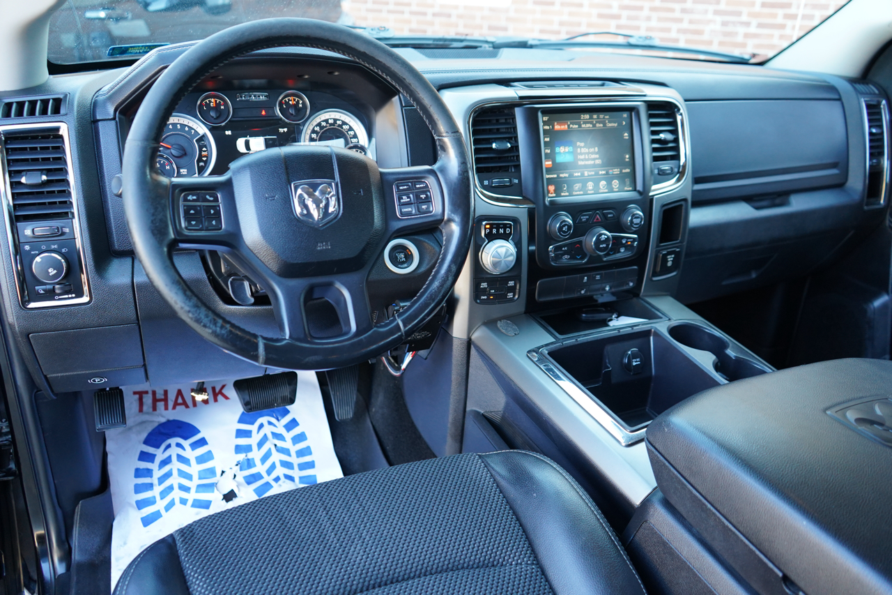 RAM 1500 4WD Crew Cab 140.5" Sport 2014