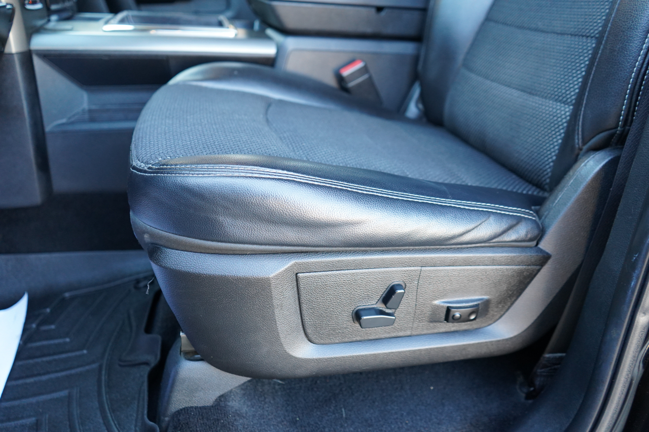 RAM 1500 4WD Crew Cab 140.5" Sport 2014