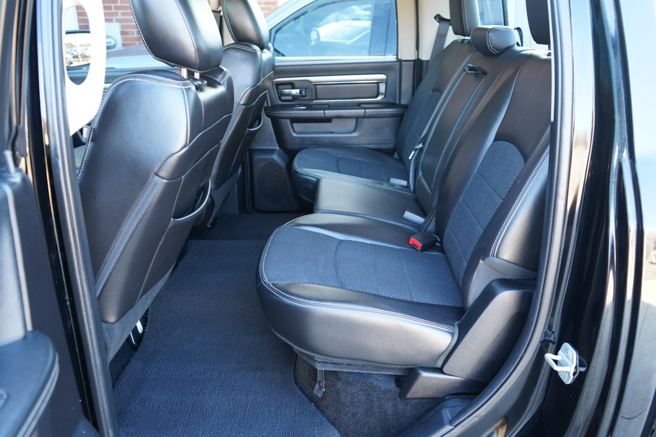 RAM 1500 4WD Crew Cab 140.5" Sport 2014