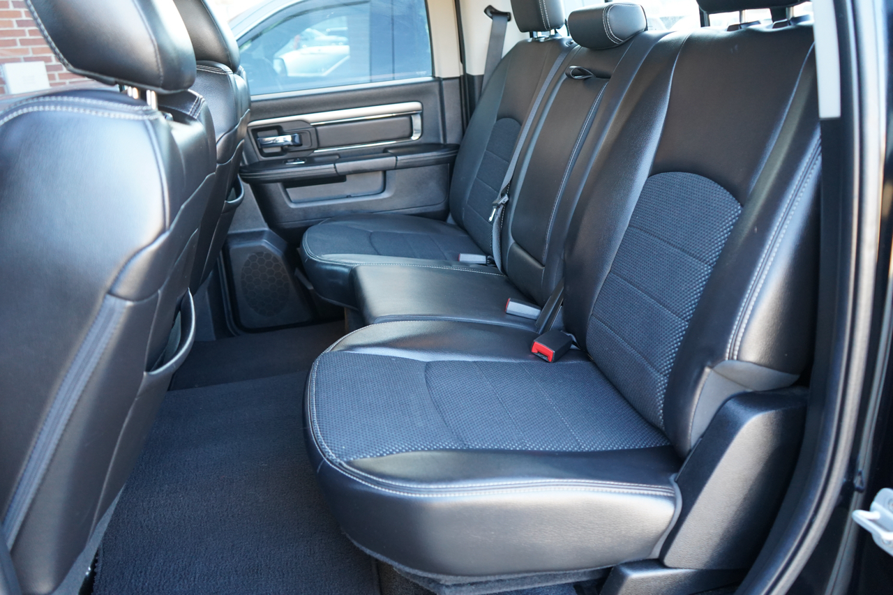 RAM 1500 4WD Crew Cab 140.5" Sport 2014