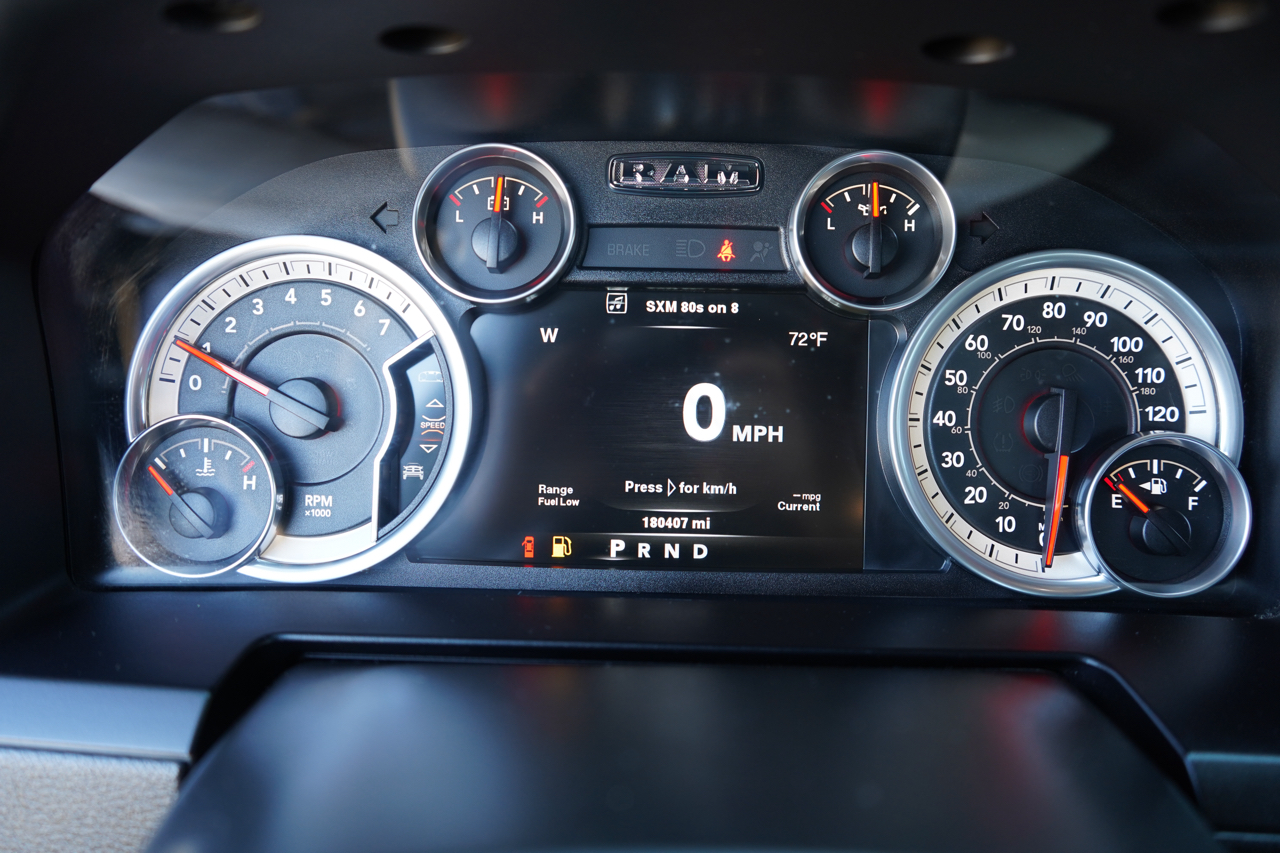 RAM 1500 4WD Crew Cab 140.5" Sport 2014