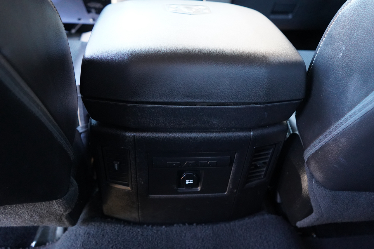 RAM 1500 4WD Crew Cab 140.5" Sport 2014