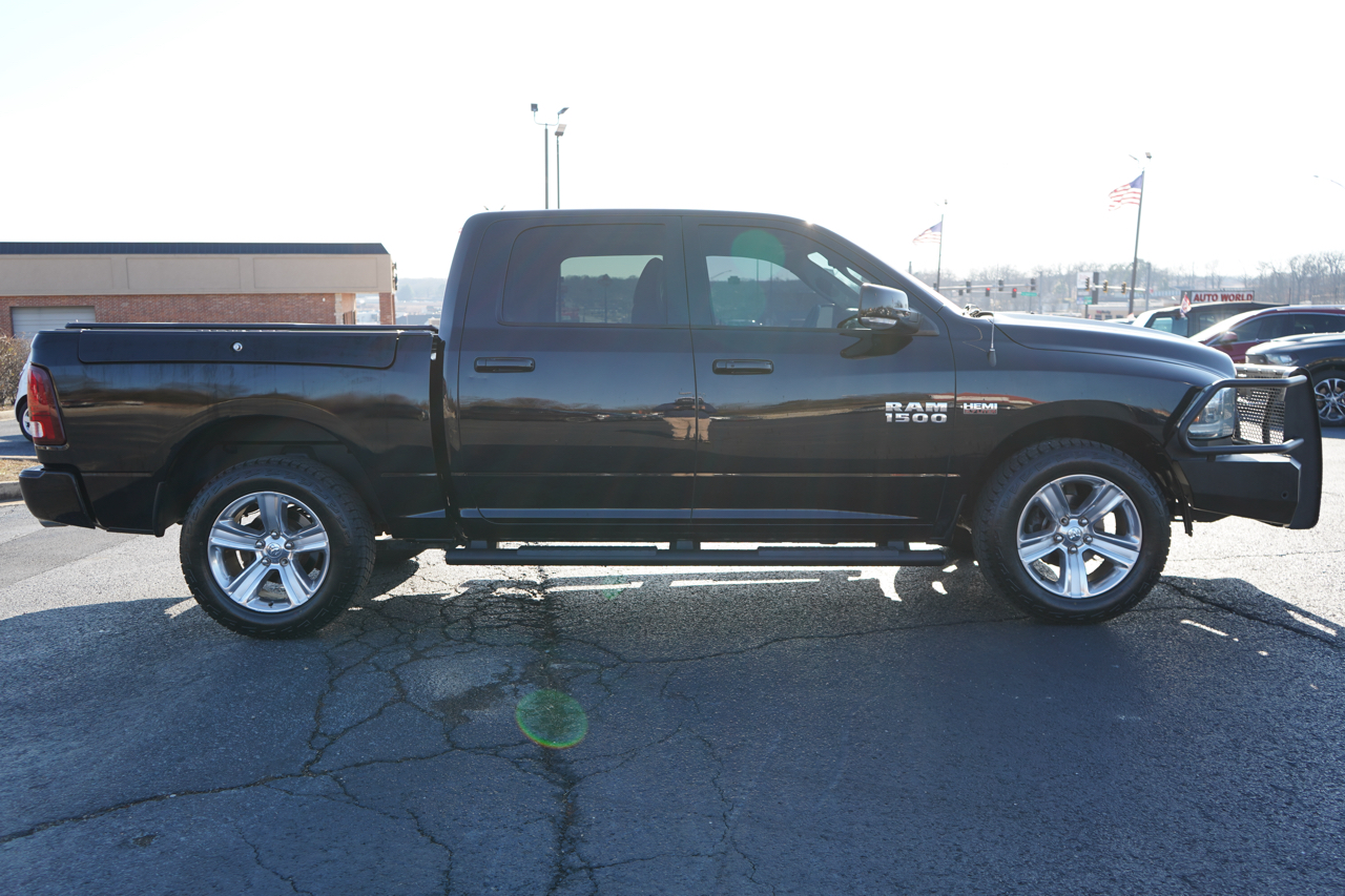 RAM 1500 4WD Crew Cab 140.5" Sport 2014