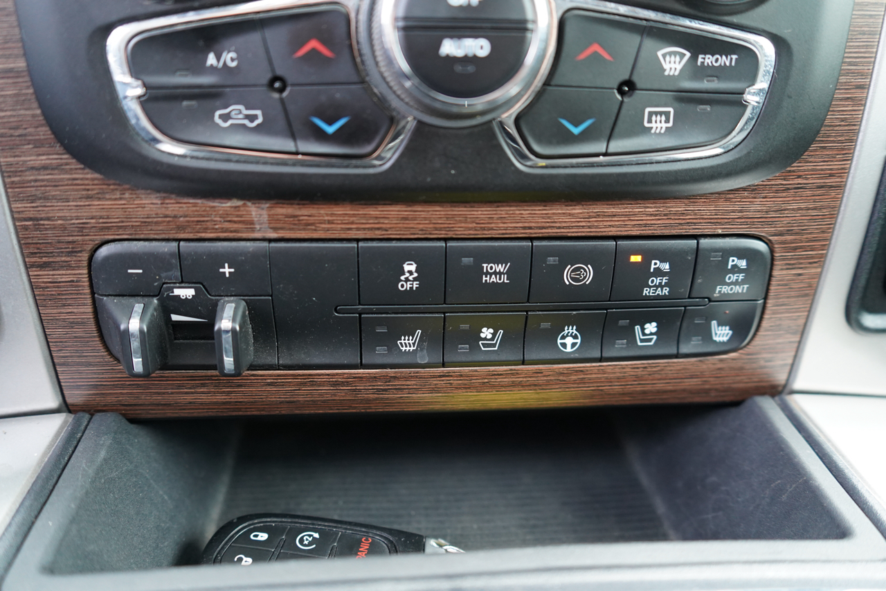 RAM 2500 Laramie Mega Cab 4WD 2016