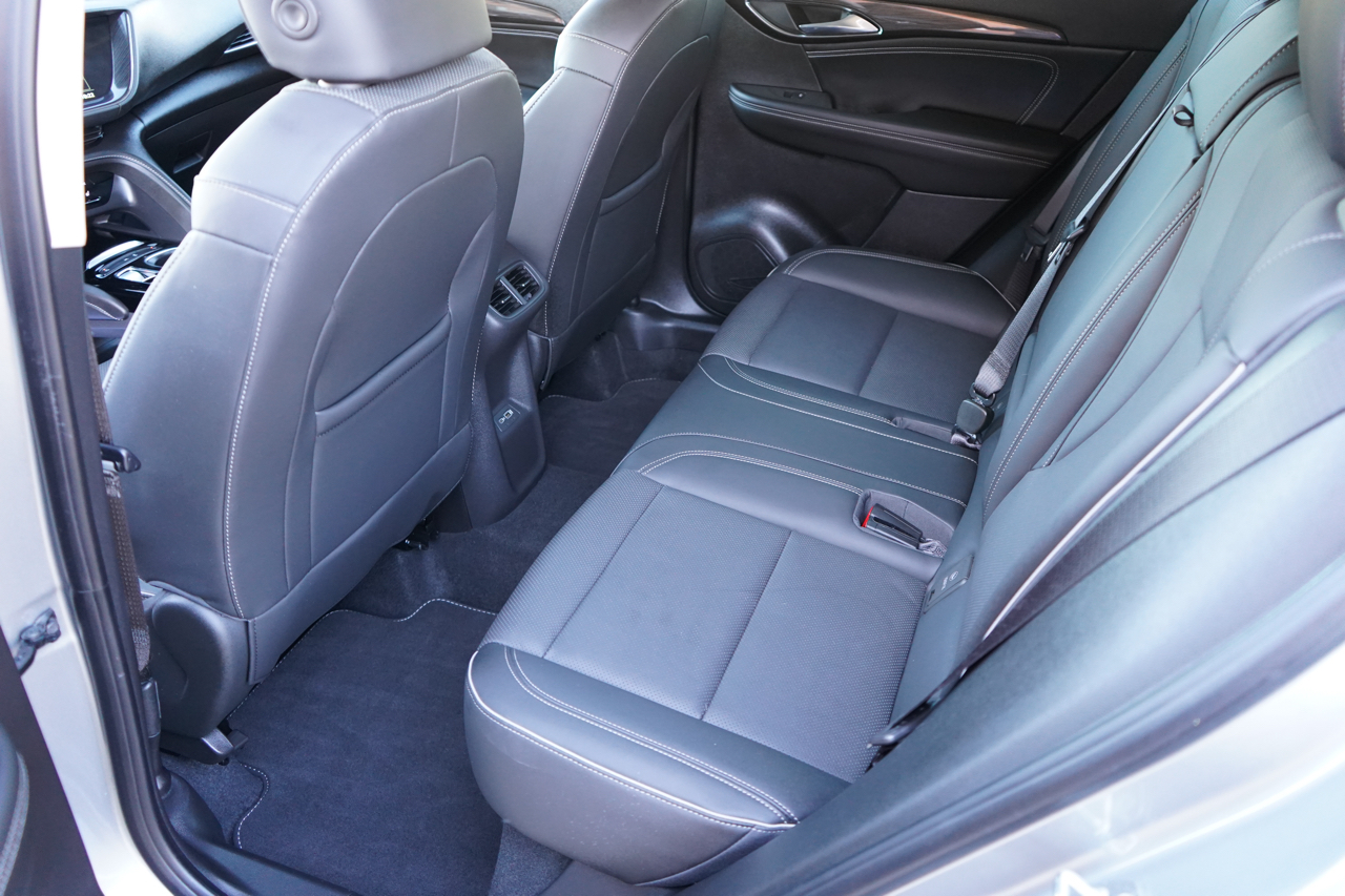 Buick Envision FWD 4dr Essence 2023