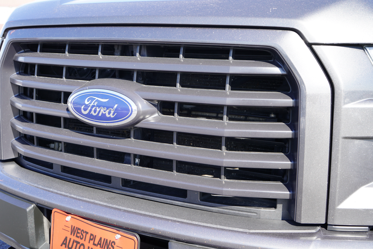 Ford F-150 4WD SuperCrew 145" Lariat 2015