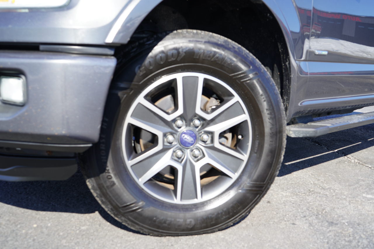 Ford F-150 4WD SuperCrew 145" Lariat 2015