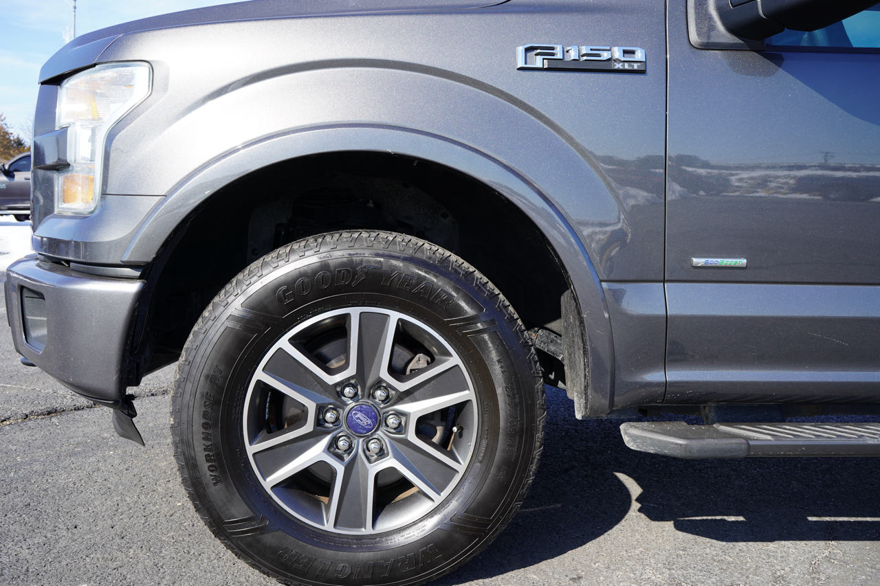 Ford F-150 4WD SuperCrew 145" Lariat 2015