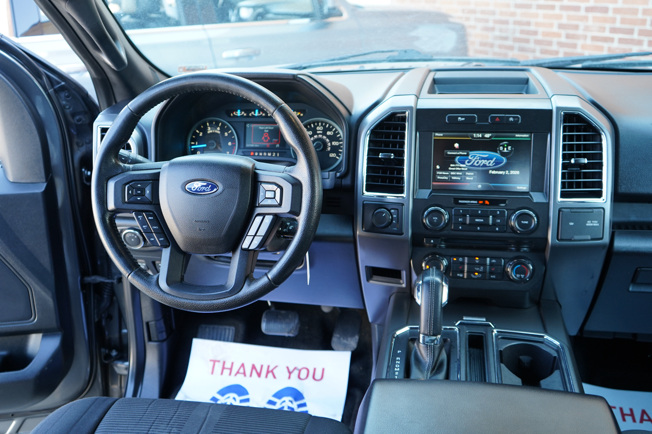 Ford F-150 4WD SuperCrew 145" Lariat 2015