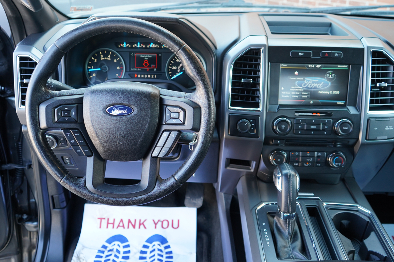 Ford F-150 4WD SuperCrew 145" Lariat 2015