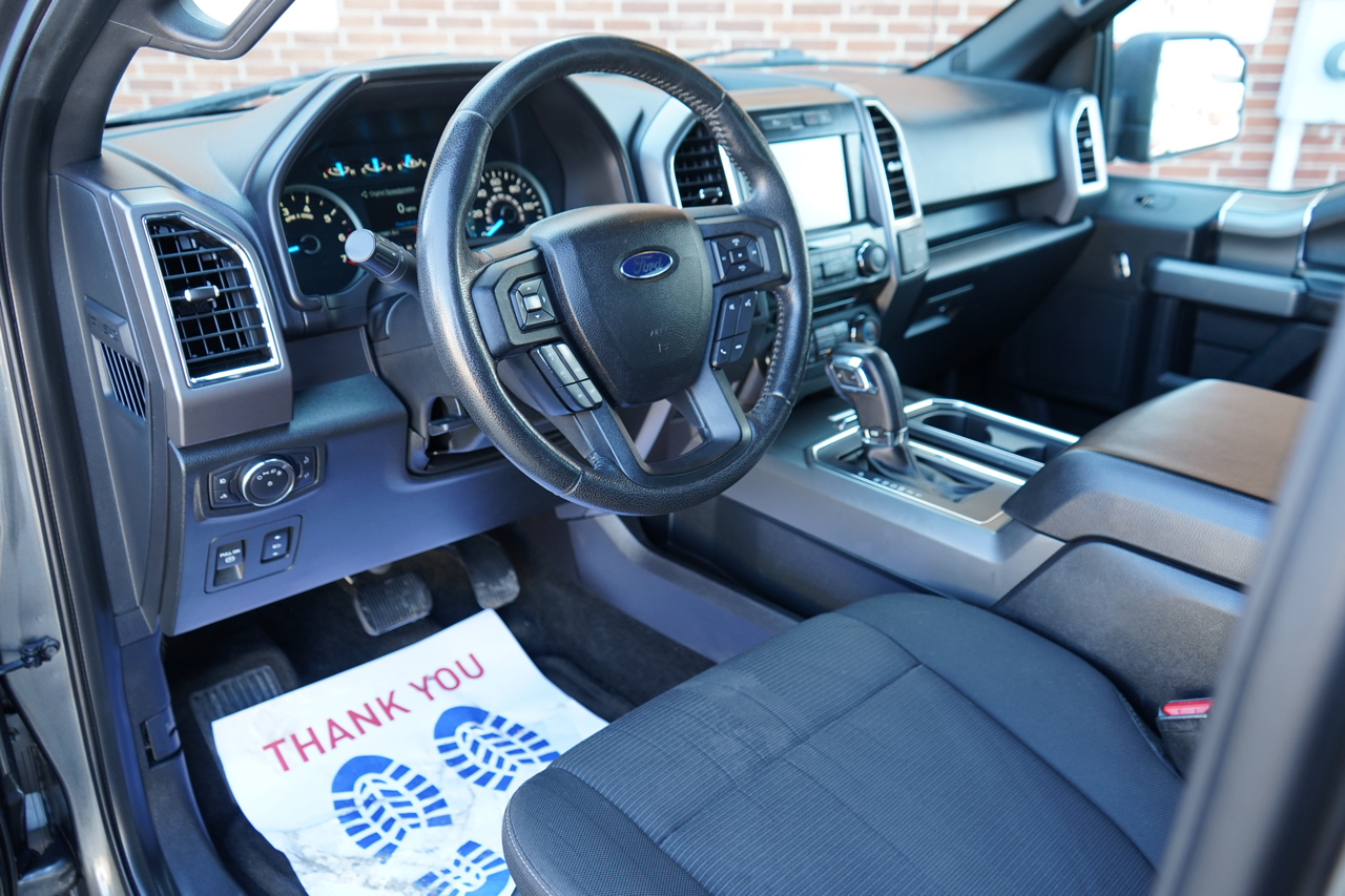 Ford F-150 4WD SuperCrew 145" Lariat 2015