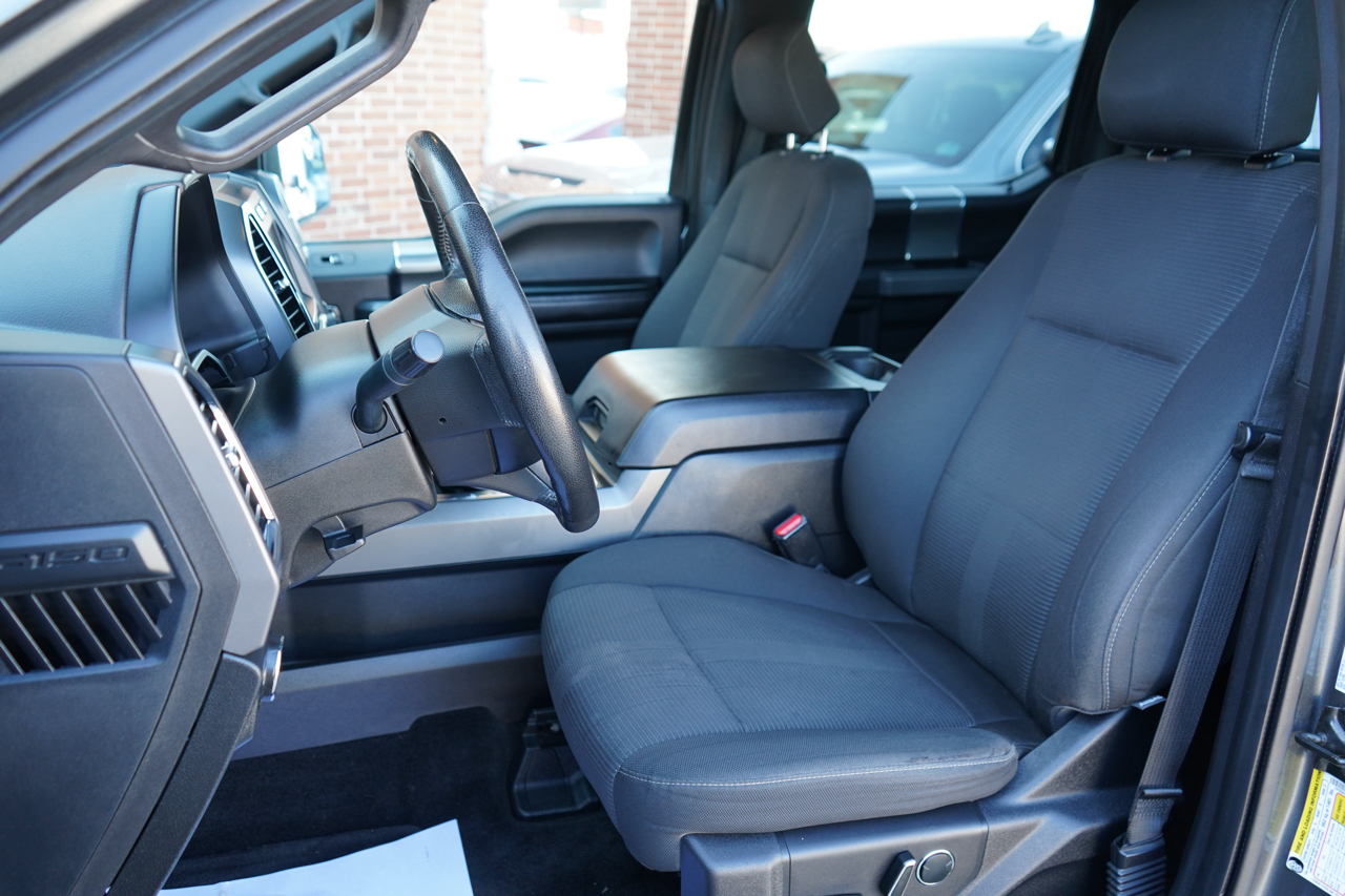 Ford F-150 4WD SuperCrew 145" Lariat 2015