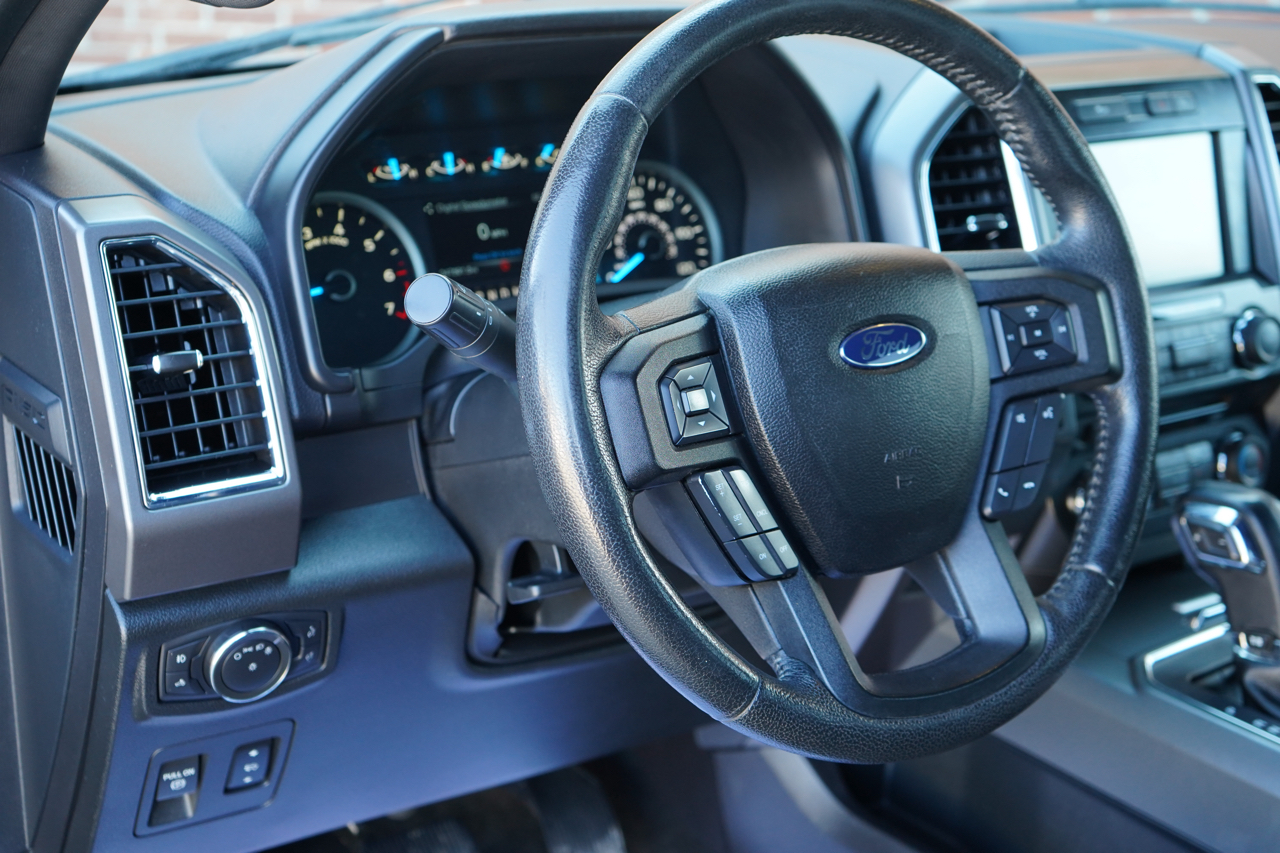 Ford F-150 4WD SuperCrew 145" Lariat 2015