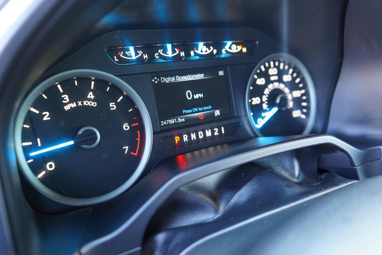 Ford F-150 4WD SuperCrew 145" Lariat 2015