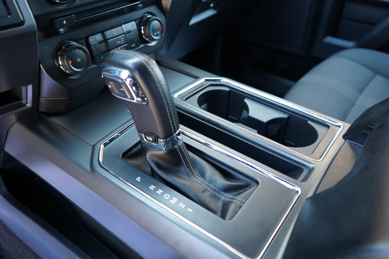 Ford F-150 4WD SuperCrew 145" Lariat 2015