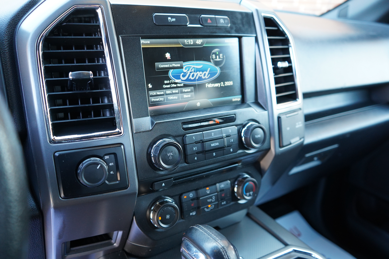 Ford F-150 4WD SuperCrew 145" Lariat 2015