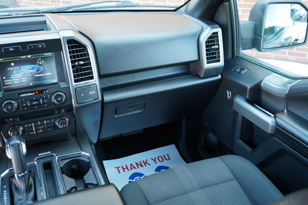 Ford F-150 4WD SuperCrew 145" Lariat 2015