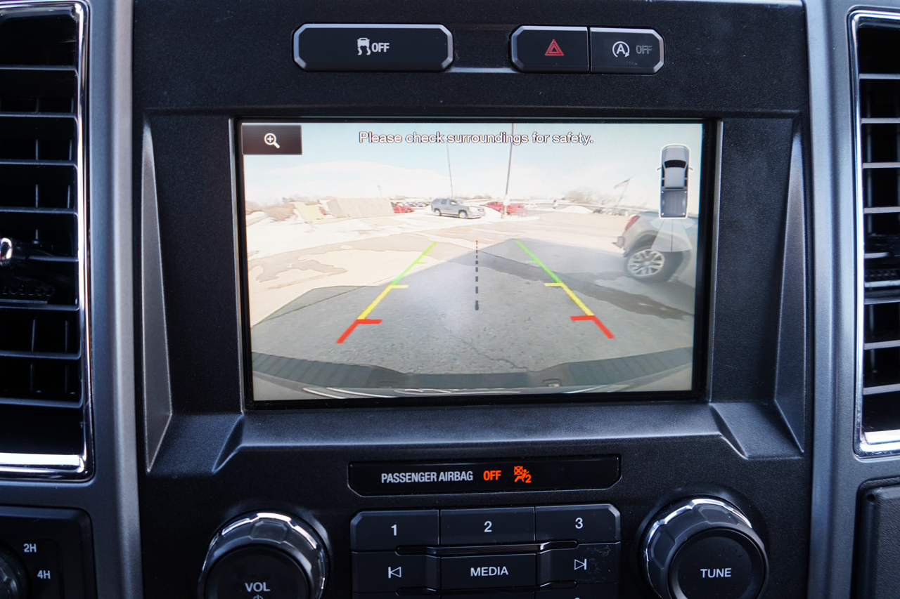 Ford F-150 4WD SuperCrew 145" Lariat 2015