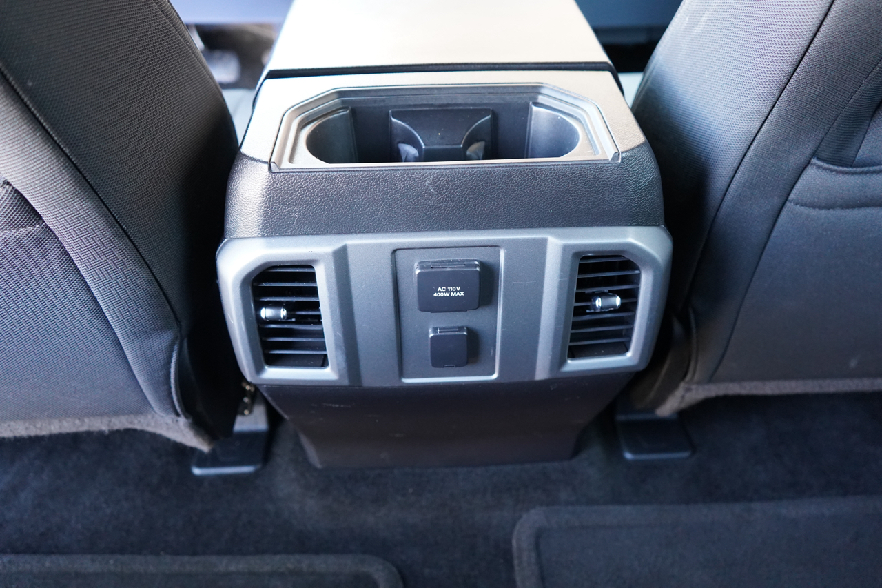 Ford F-150 4WD SuperCrew 145" Lariat 2015