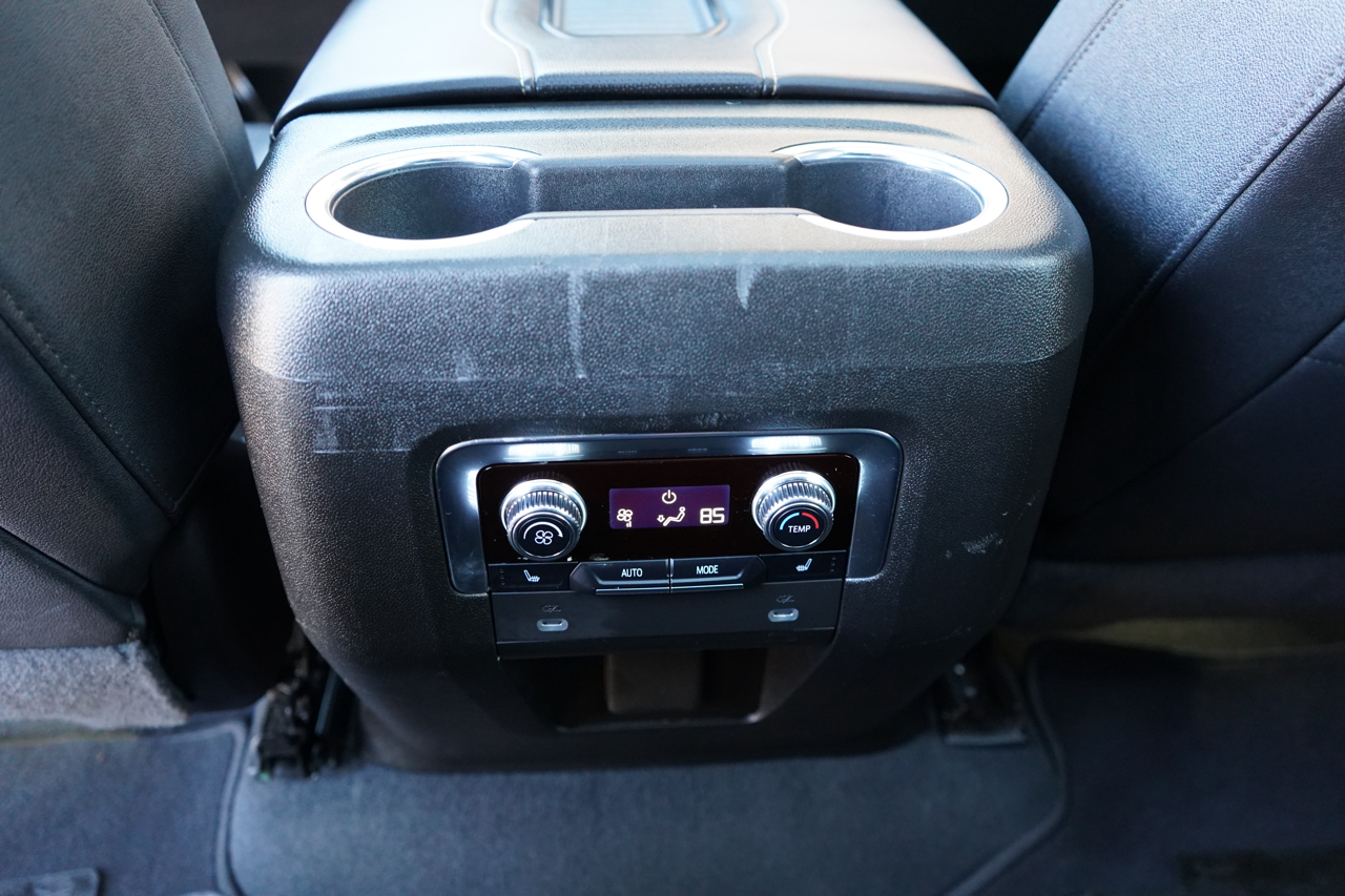 GMC Yukon XL 4WD 4dr SLT 2022