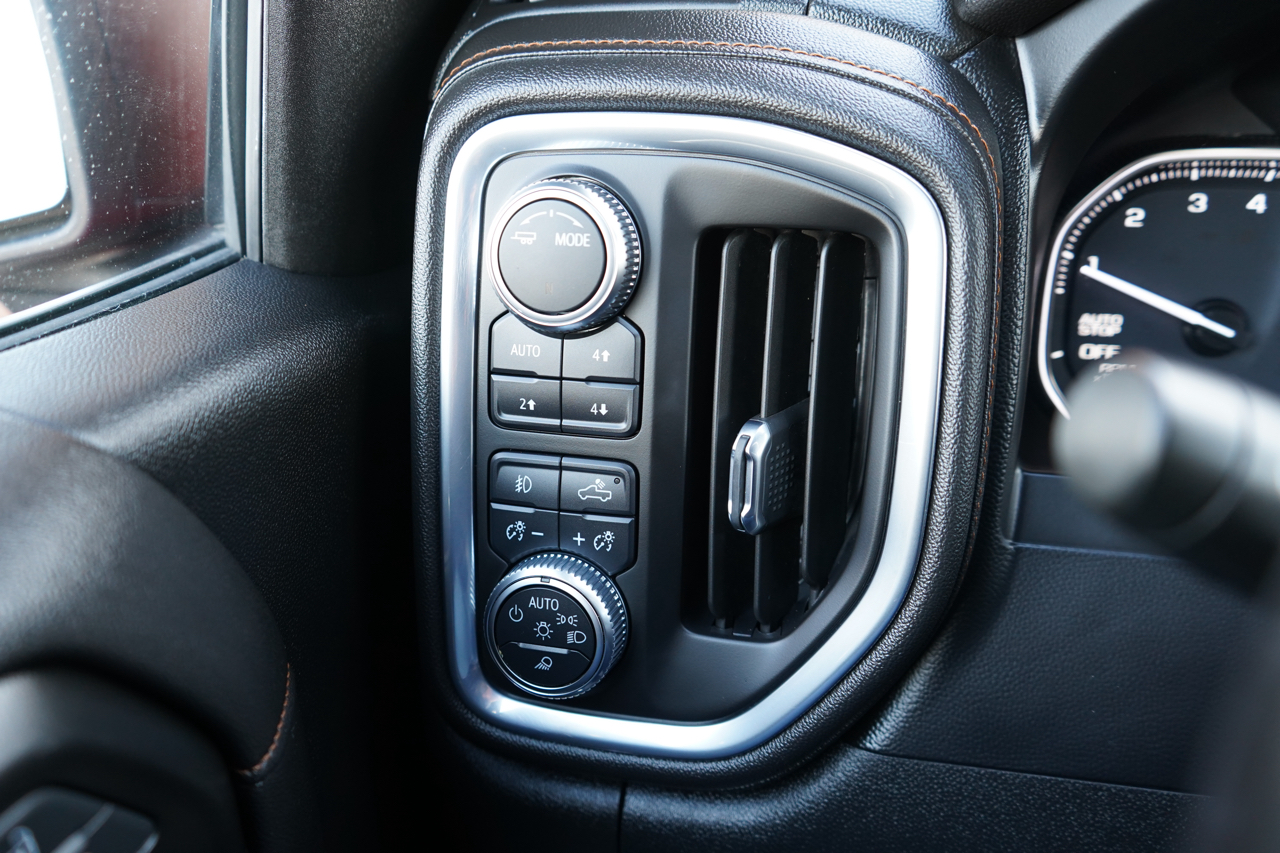 GMC Sierra 1500 4WD Crew Cab 147" AT4 2021