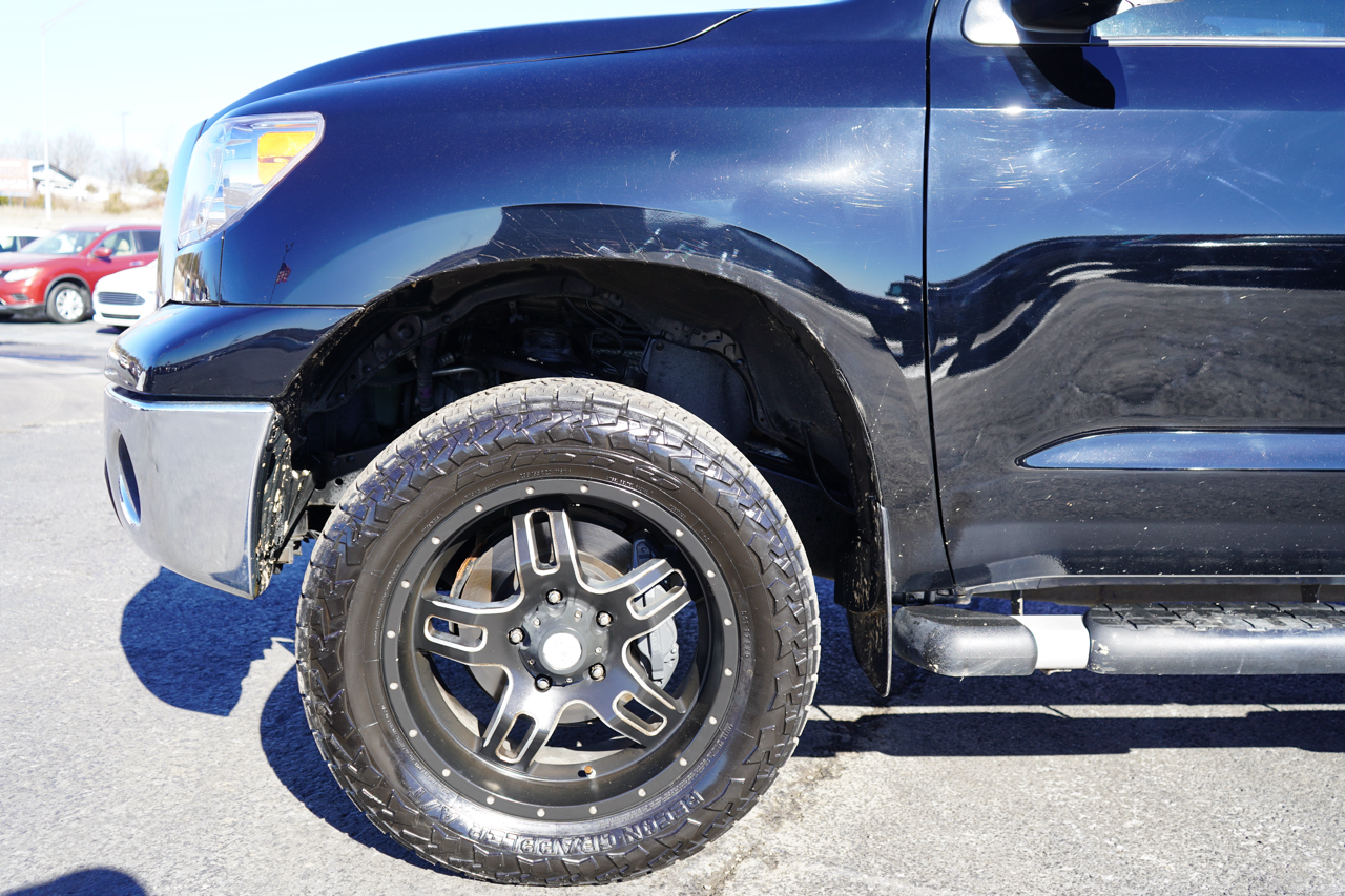 Toyota Tundra 4WD Truck Dbl 5.7L V8 6-Spd AT SR5 (Natl 2010