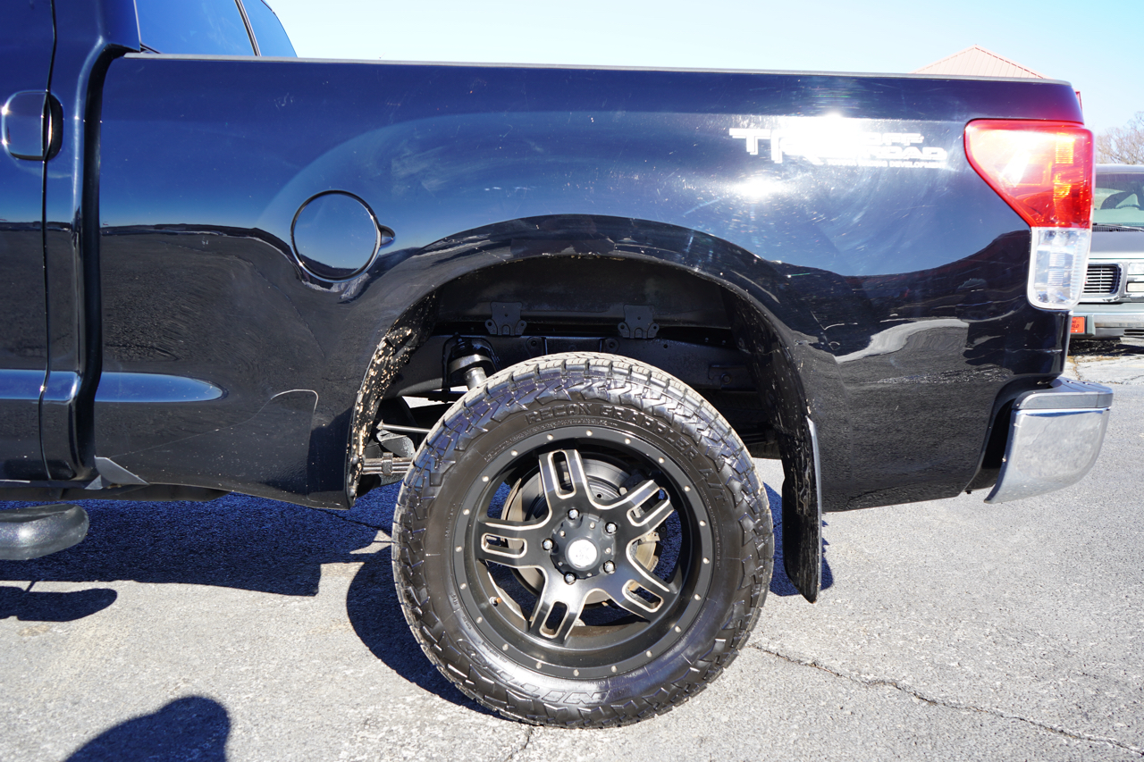 Toyota Tundra 4WD Truck Dbl 5.7L V8 6-Spd AT SR5 (Natl 2010