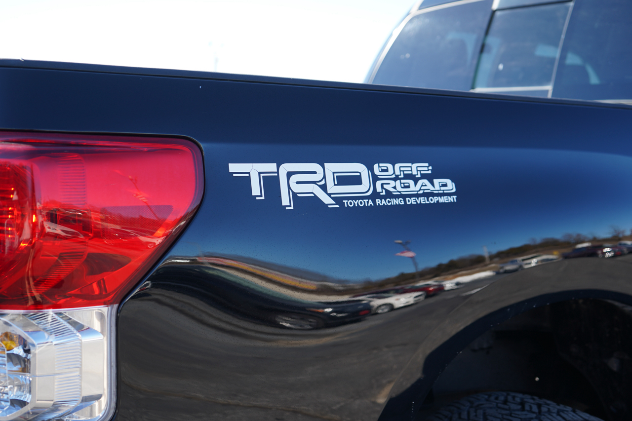 Toyota Tundra 4WD Truck Dbl 5.7L V8 6-Spd AT SR5 (Natl 2010