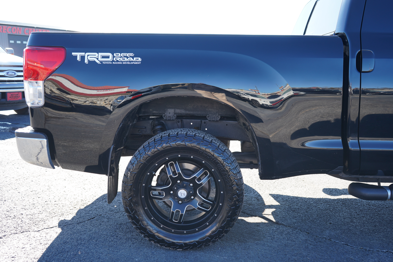 Toyota Tundra 4WD Truck Dbl 5.7L V8 6-Spd AT SR5 (Natl 2010