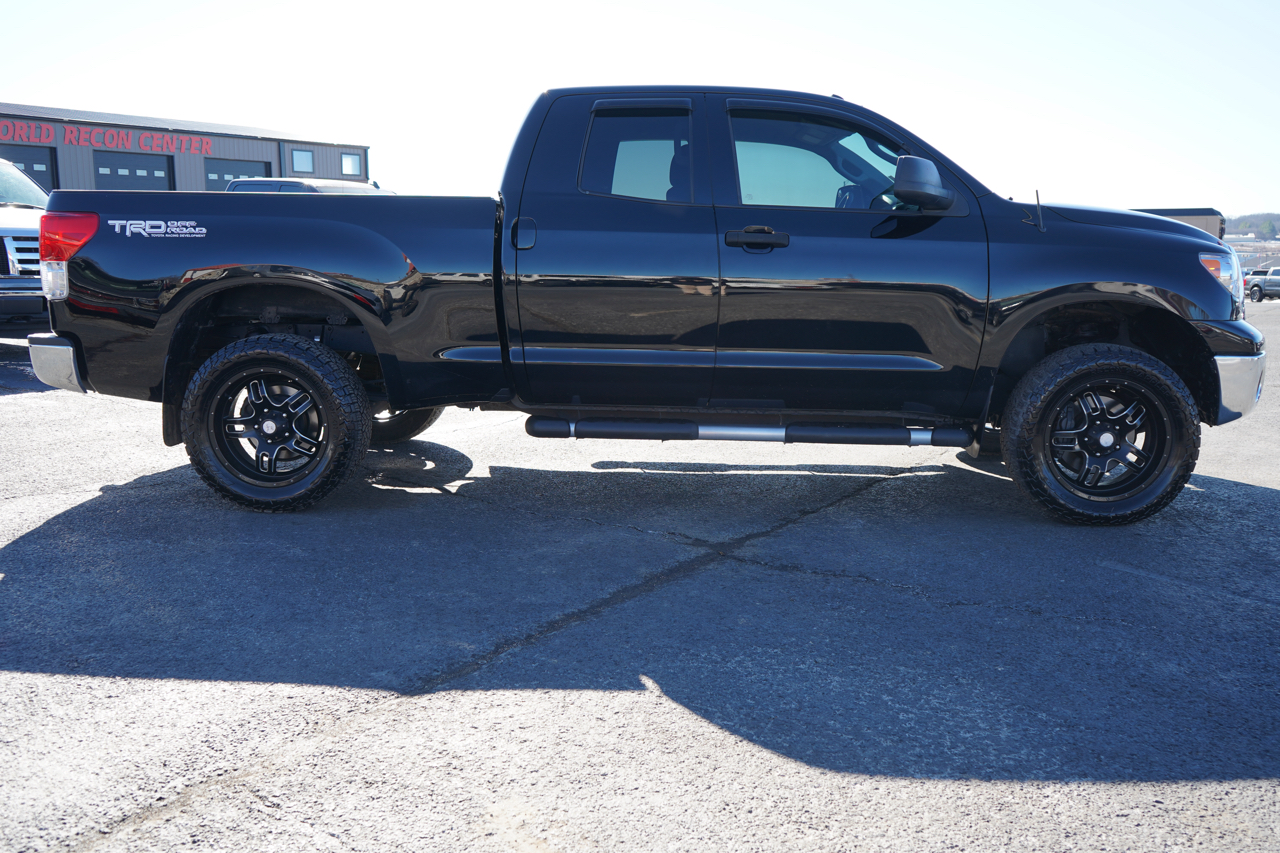 Toyota Tundra 4WD Truck Dbl 5.7L V8 6-Spd AT SR5 (Natl 2010