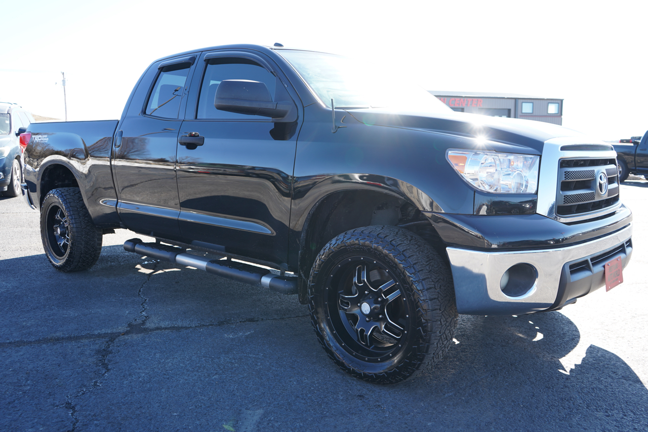 Toyota Tundra 4WD Truck Dbl 5.7L V8 6-Spd AT SR5 (Natl 2010