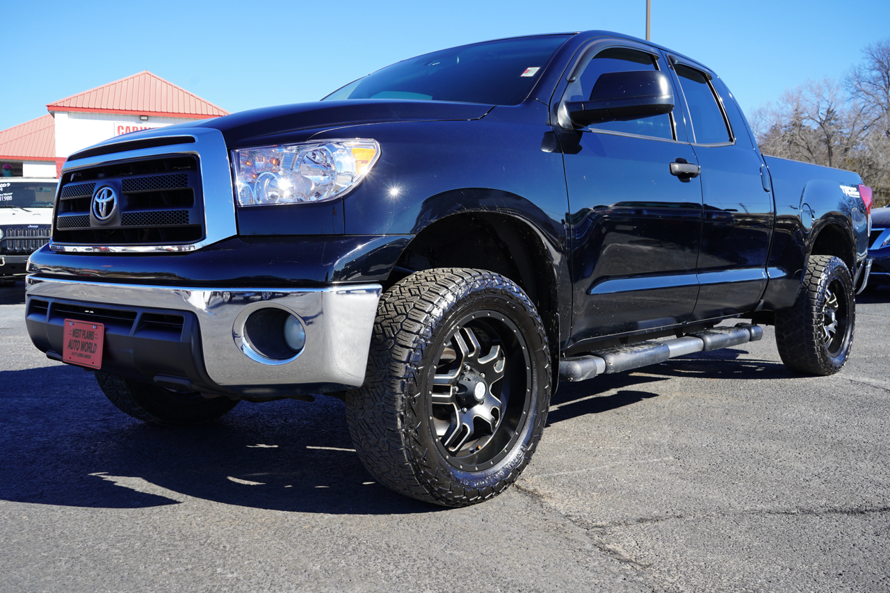 Toyota Tundra 4WD Truck Dbl 5.7L V8 6-Spd AT SR5 (Natl 2010