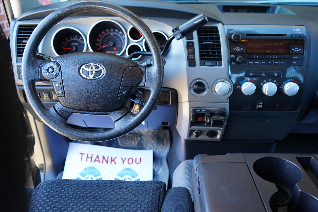 Toyota Tundra 4WD Truck Dbl 5.7L V8 6-Spd AT SR5 (Natl 2010