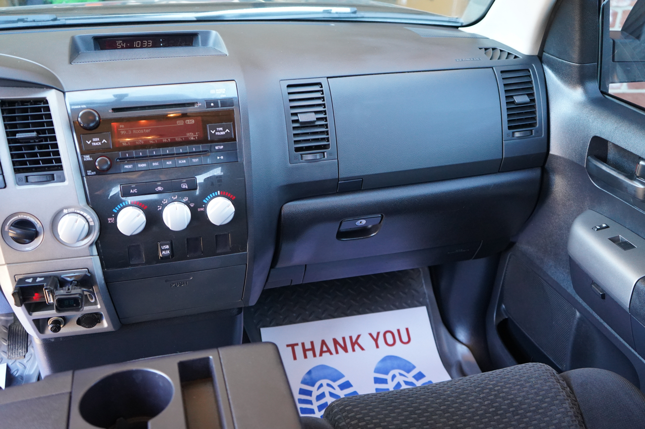 Toyota Tundra 4WD Truck Dbl 5.7L V8 6-Spd AT SR5 (Natl 2010