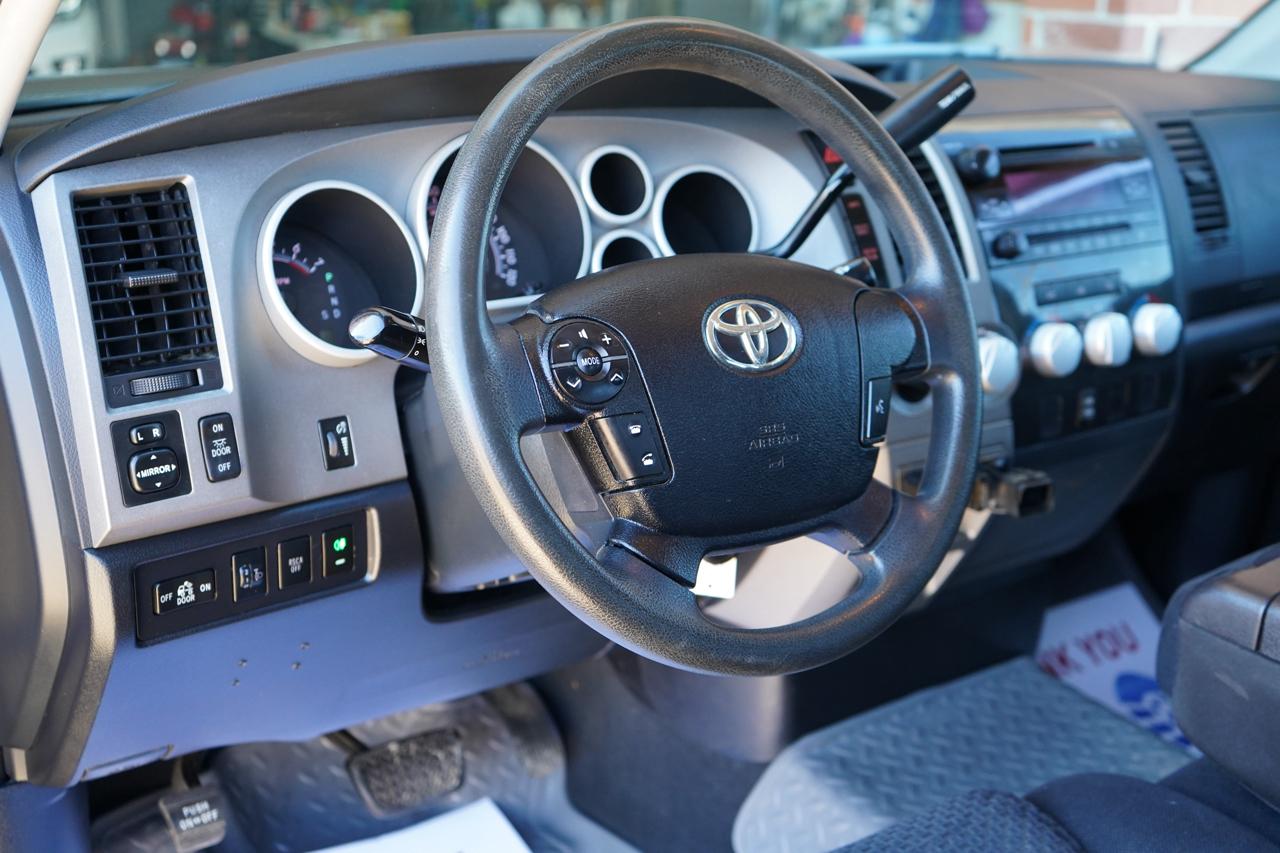 Toyota Tundra 4WD Truck Dbl 5.7L V8 6-Spd AT SR5 (Natl 2010