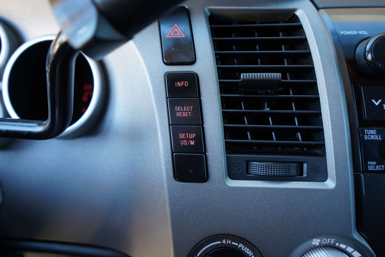 Toyota Tundra 4WD Truck Dbl 5.7L V8 6-Spd AT SR5 (Natl 2010