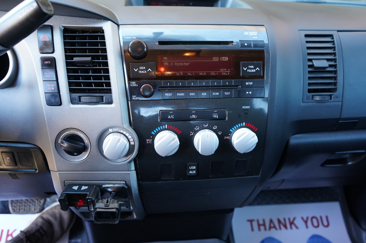 Toyota Tundra 4WD Truck Dbl 5.7L V8 6-Spd AT SR5 (Natl 2010