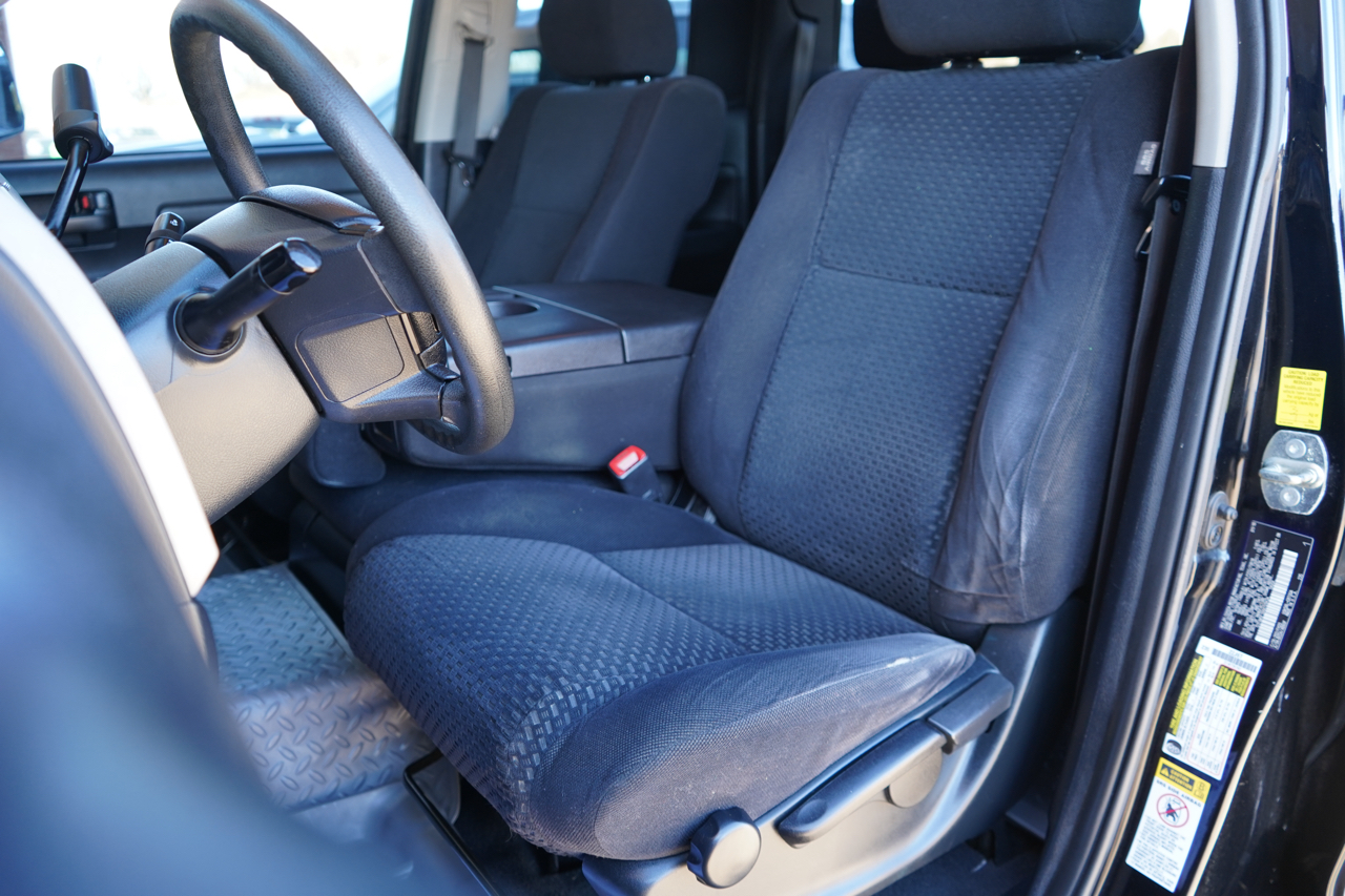 Toyota Tundra 4WD Truck Dbl 5.7L V8 6-Spd AT SR5 (Natl 2010