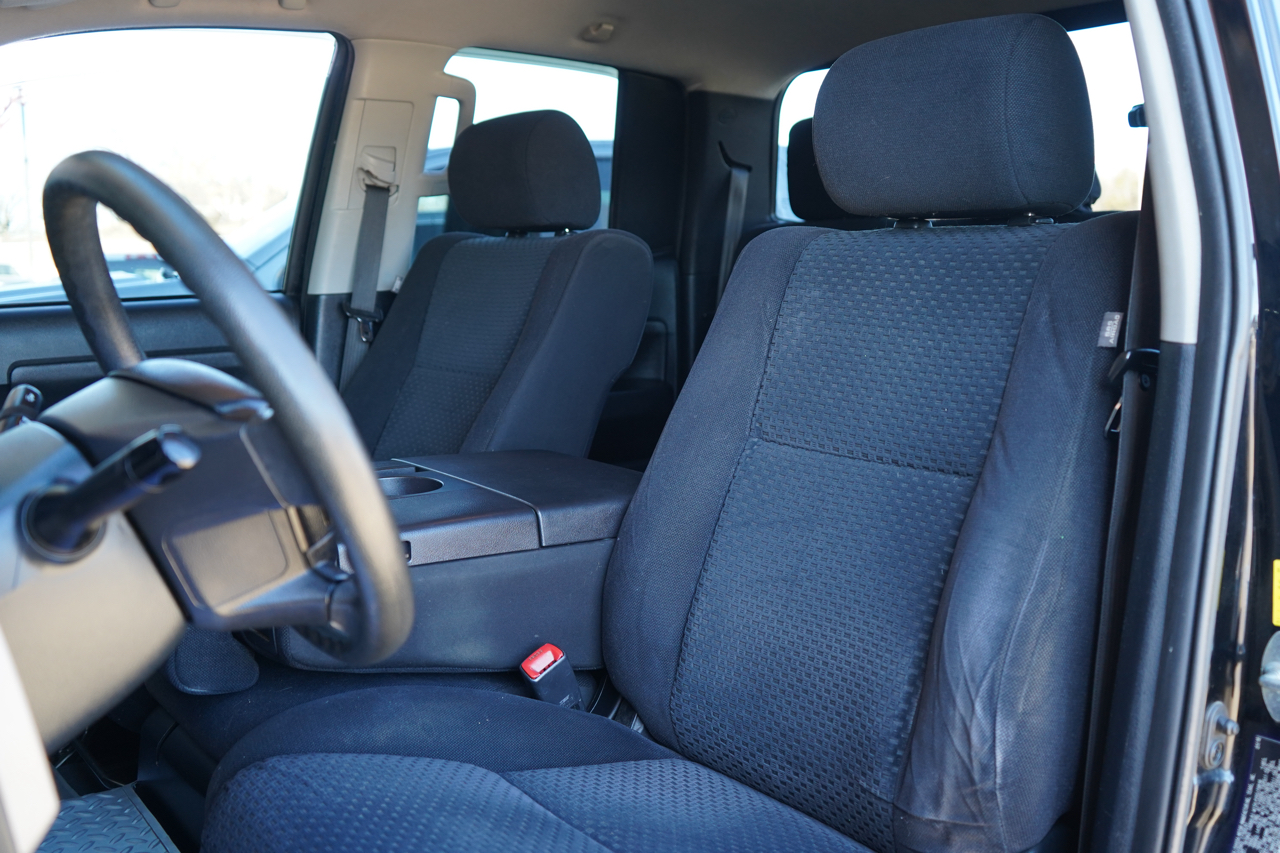 Toyota Tundra 4WD Truck Dbl 5.7L V8 6-Spd AT SR5 (Natl 2010