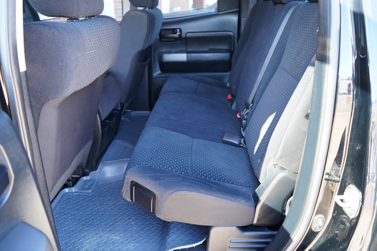 Toyota Tundra 4WD Truck Dbl 5.7L V8 6-Spd AT SR5 (Natl 2010