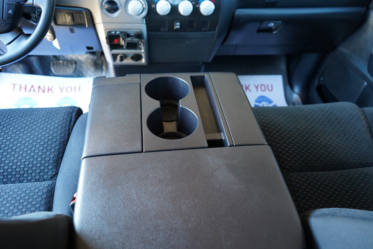 Toyota Tundra 4WD Truck Dbl 5.7L V8 6-Spd AT SR5 (Natl 2010