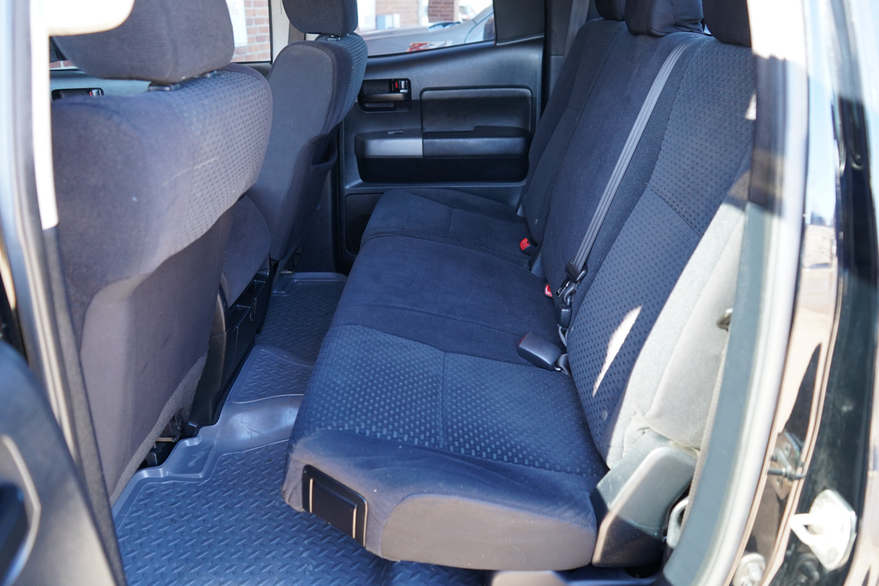 Toyota Tundra 4WD Truck Dbl 5.7L V8 6-Spd AT SR5 (Natl 2010