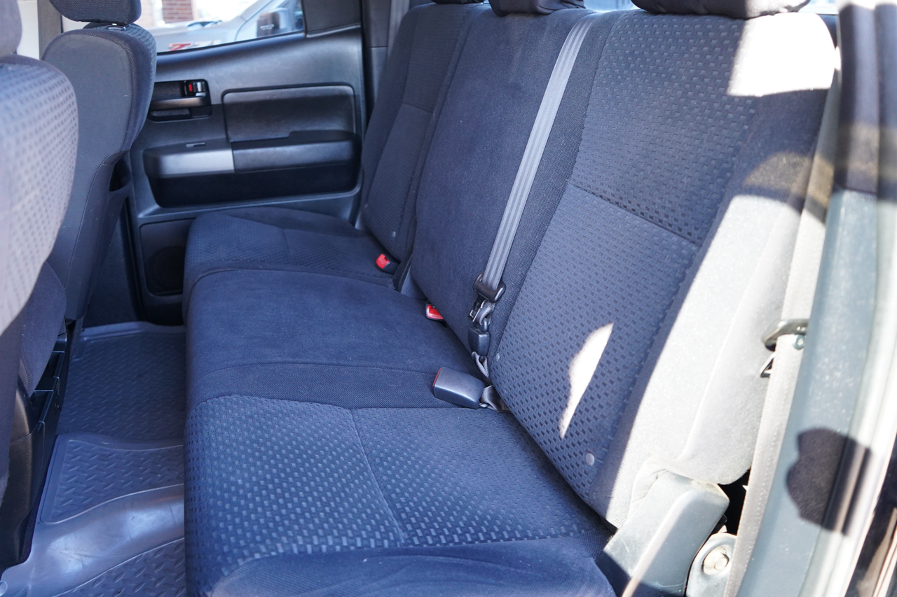 Toyota Tundra 4WD Truck Dbl 5.7L V8 6-Spd AT SR5 (Natl 2010