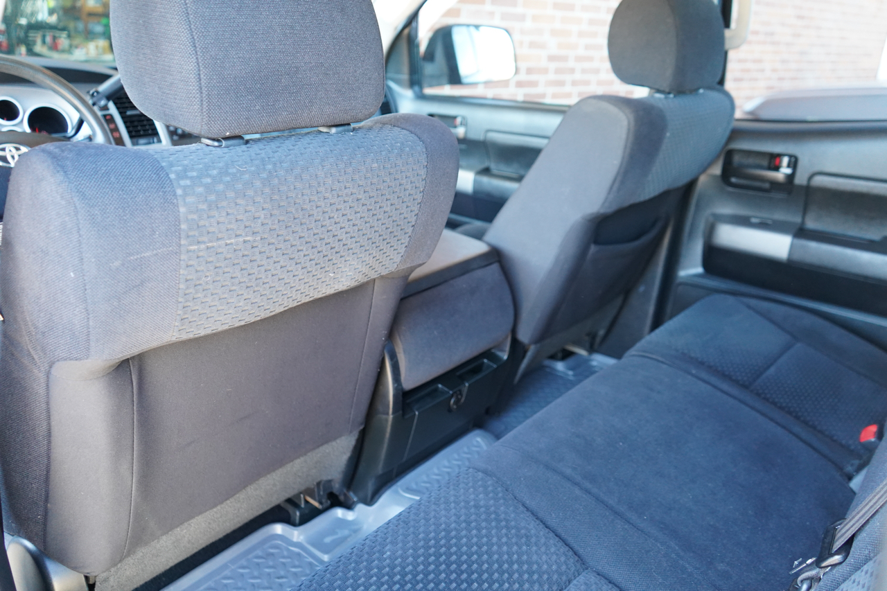 Toyota Tundra 4WD Truck Dbl 5.7L V8 6-Spd AT SR5 (Natl 2010